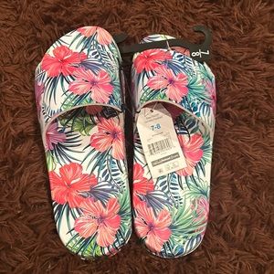 Brand new women’s Easy On/Off Comfort Footbed slides.